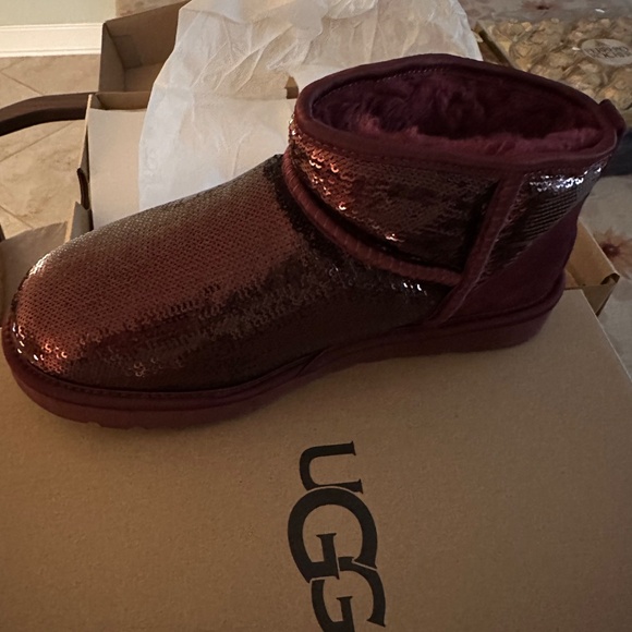New UGG Classic Ultra Mini Mirror Ball Boots wide grape sequins Size 8 - Picture 6 of 12